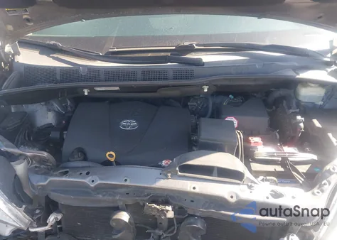 2018 Toyota Sienna Xle 8 Passenger from USA, damaged, VIN 5TDYZ3DC3JS932304